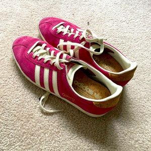 Adidas vintage suede sneakers.  Like new barely worn. Size 8